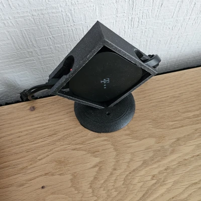 Chân đế cho ăng-ten TV Magenta và có thể cho cả Apple TV nếu chỉnh kích thước