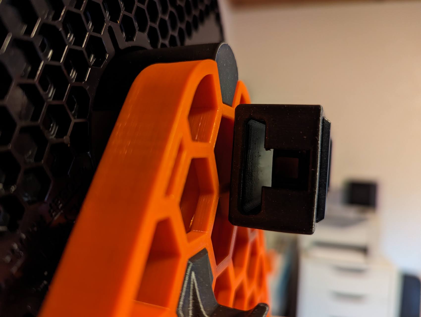 Giá đỡ màn hình nhiệt độ và độ ẩm cho HSW - Phích cắm cải tiến