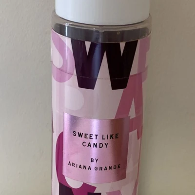 Nắp Chai Nước Hoa "Sweet Like Candy" - Ariana Grande