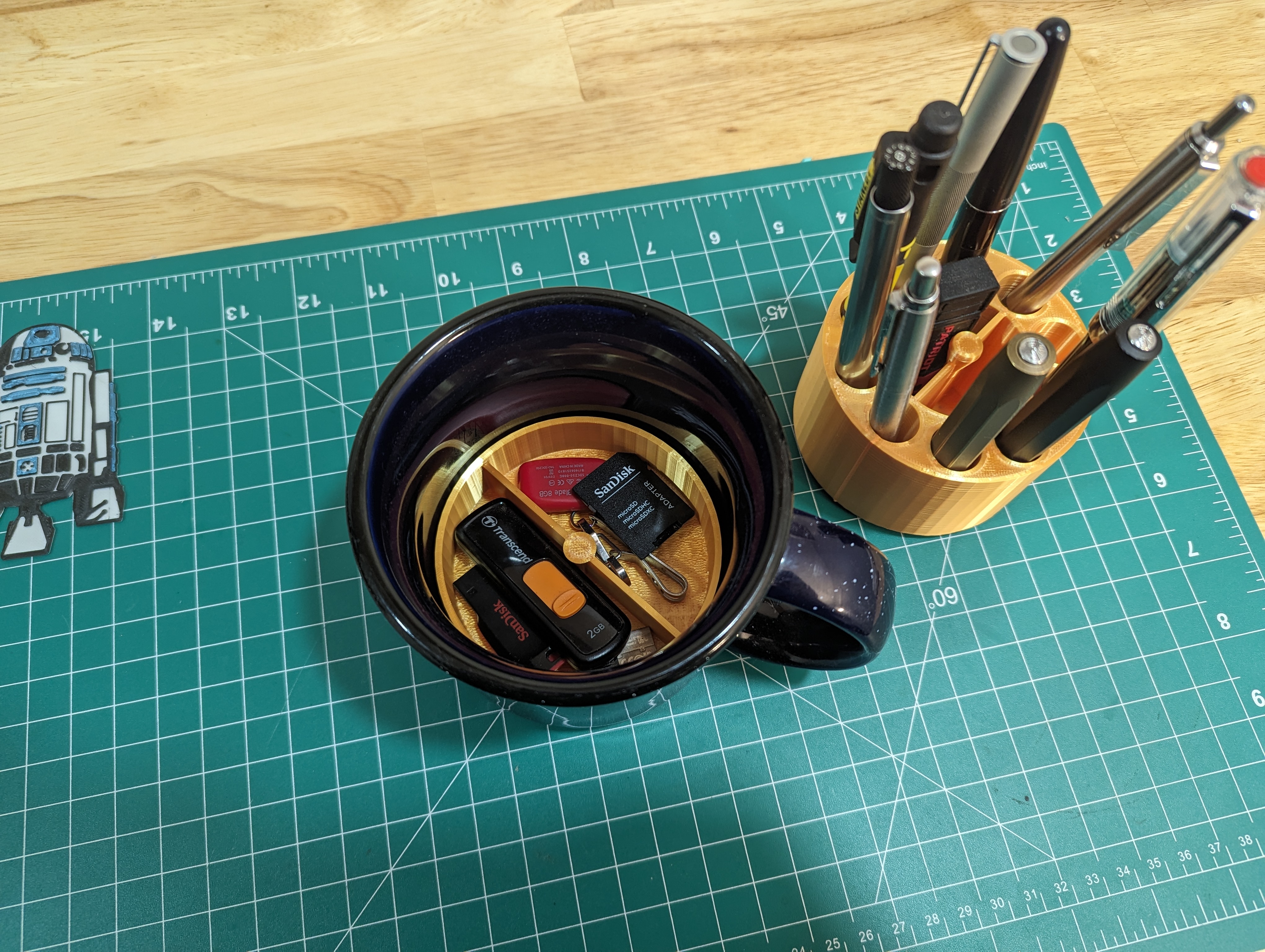 Kệ đựng ly cà phê có khay bí mật