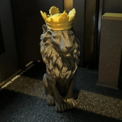 Tượng Sư Tử Đội Vương Miện