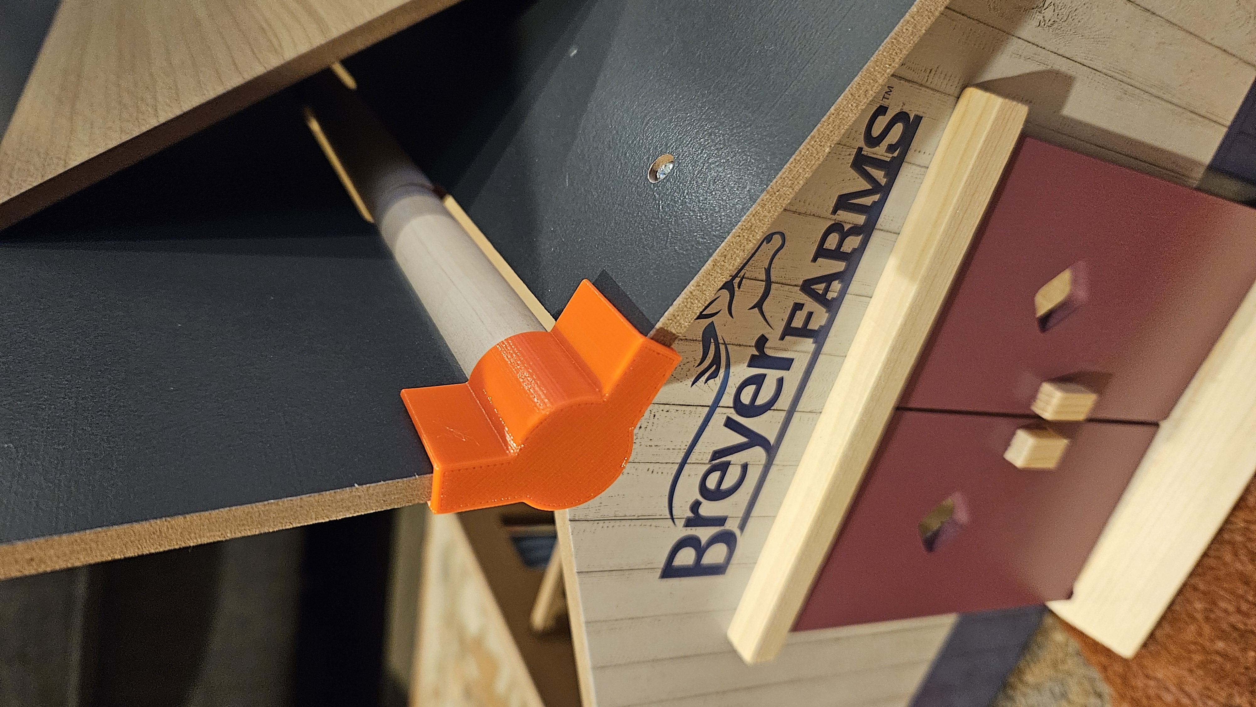 Breyer Horse Stablemates Barn - Giá Đỡ Mái Chuồng