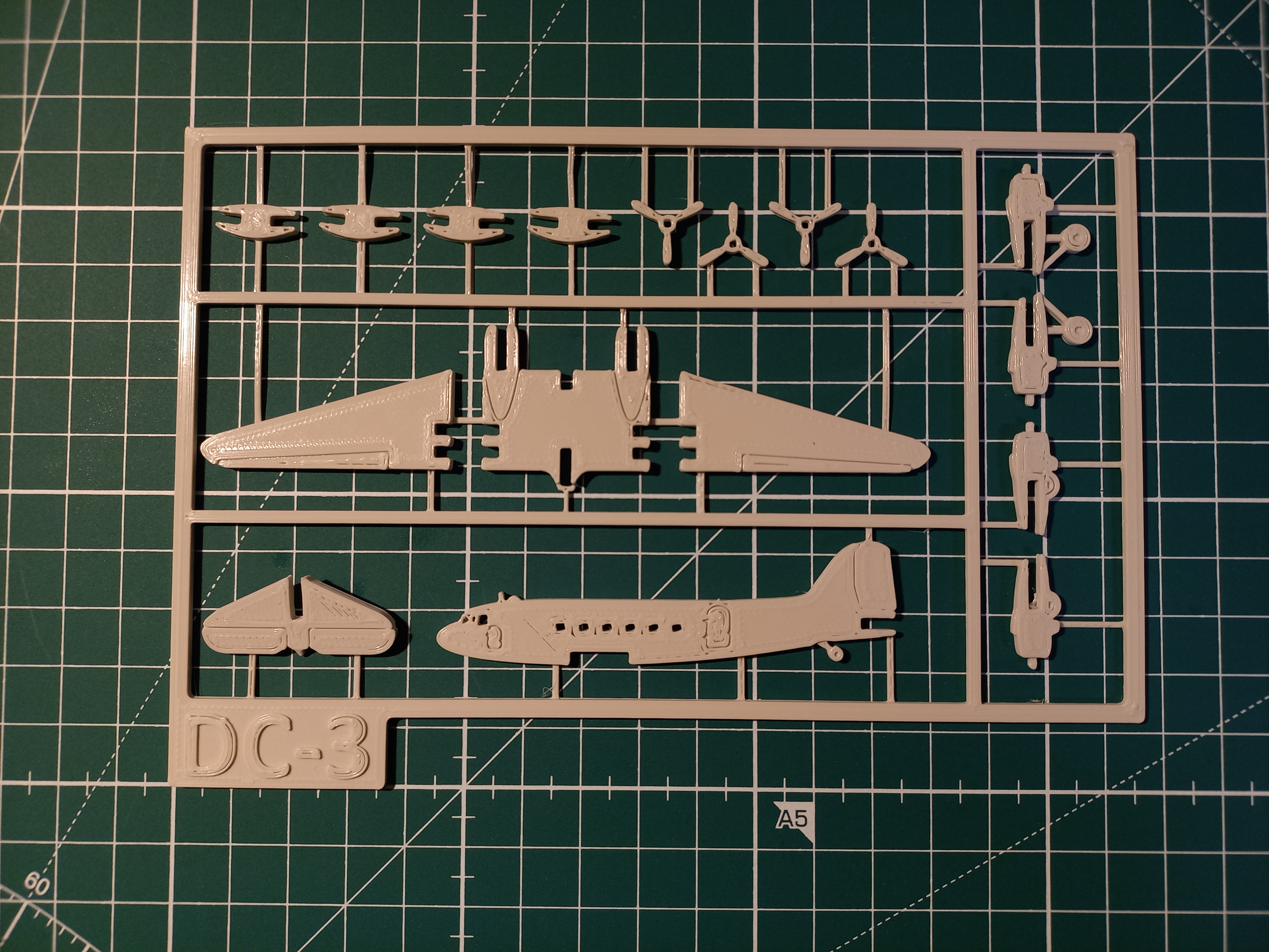 Mô hình DC-3 Kit Card - Biểu tượng Hàng không Vàng