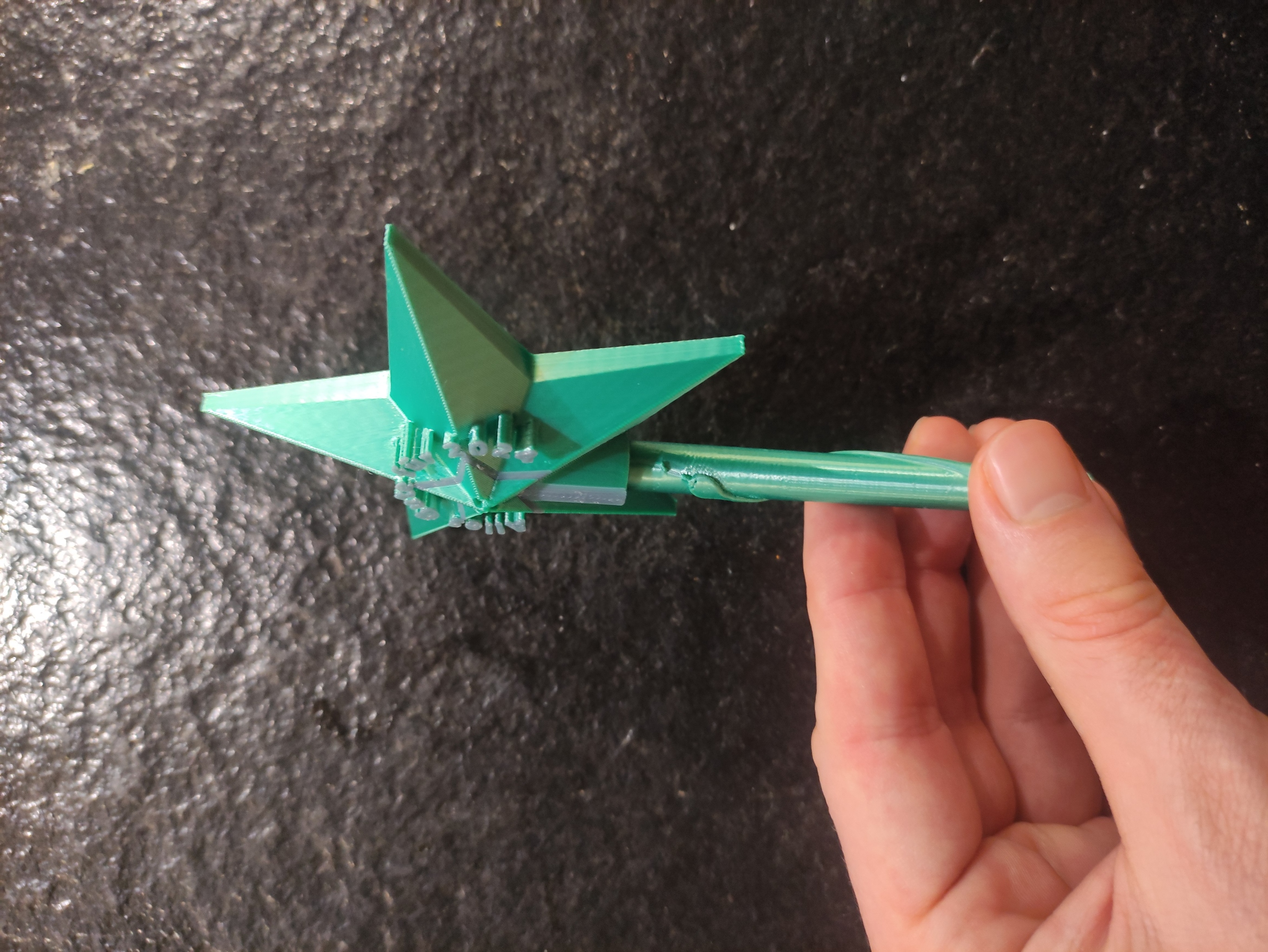 EnchantiShaker - Bình lắc muối hình đũa phép