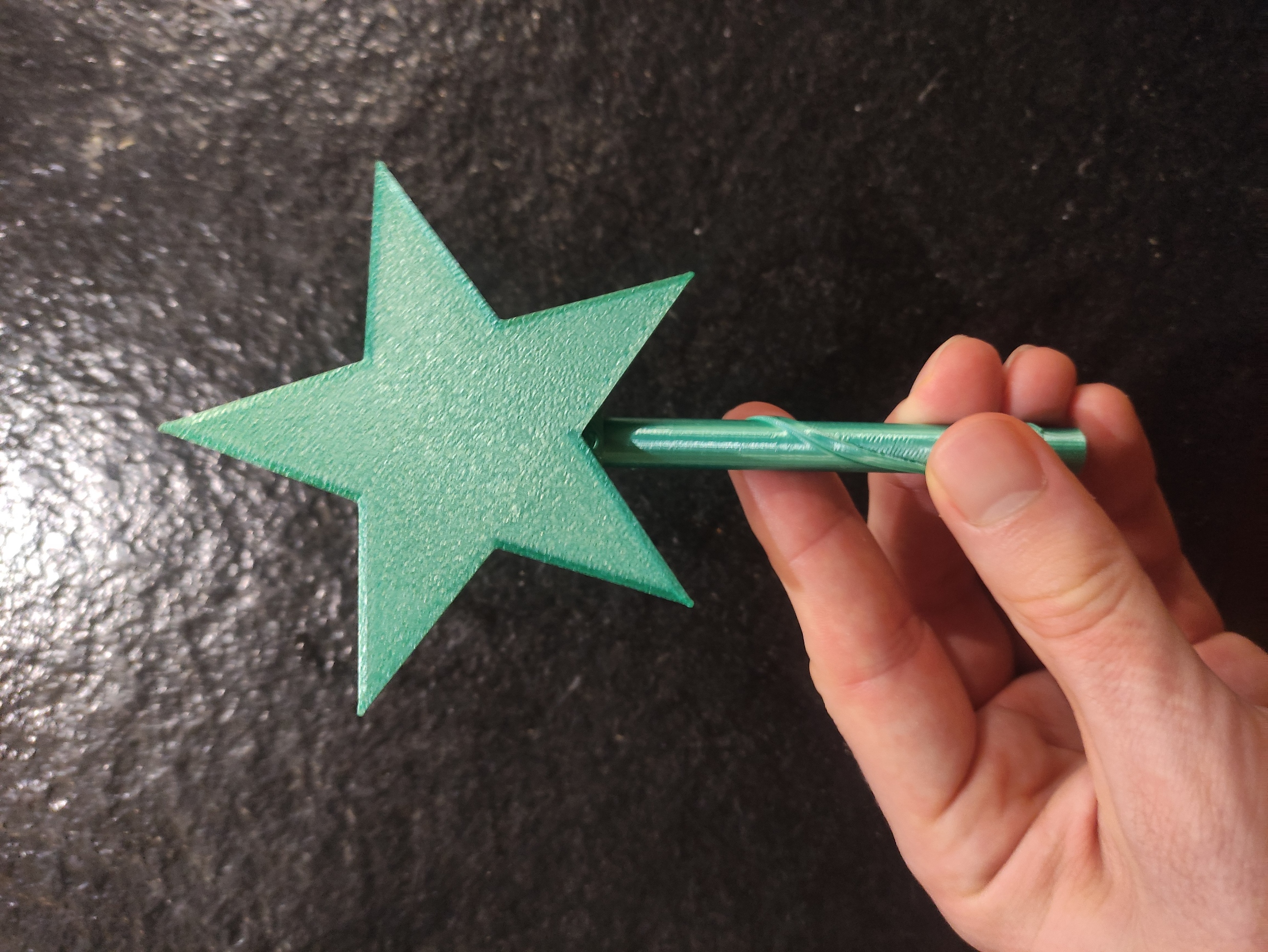 EnchantiShaker - Bình lắc muối hình đũa phép