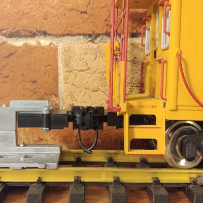 Bộ chuyển đổi khớp nối Kadee cho toa xe trùm cuối USA Trains