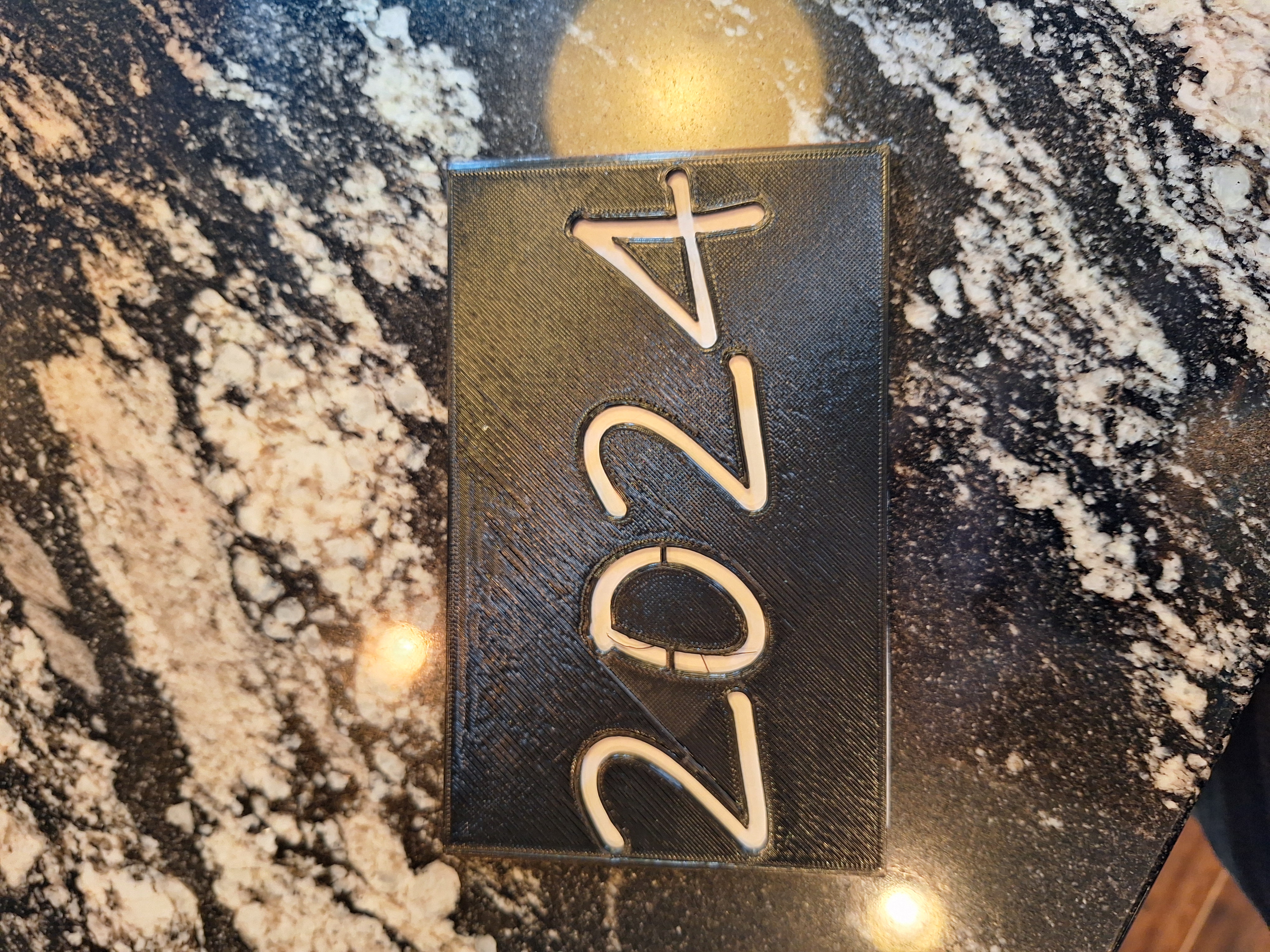 Bảng hiệu đèn LED "New Year's Light up sign" đón Năm Mới