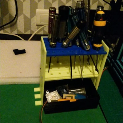 Chân đế để cờ lê, tua vít, cọ vẽ