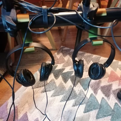 Kệ Giữ Tai Nghe Cho Trống Roland