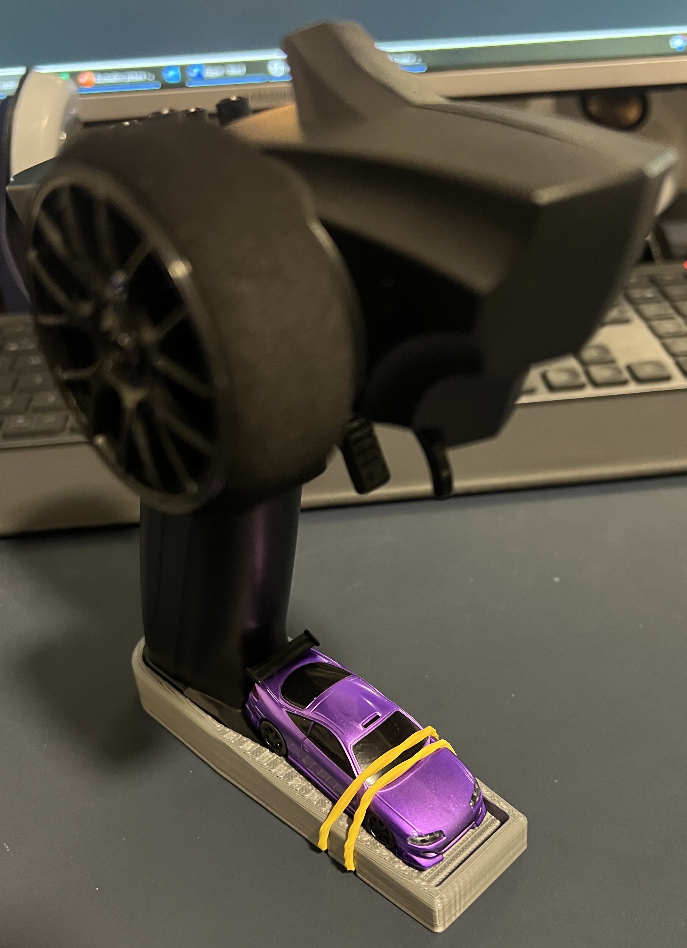 Đế sạc kiêm cất giữ bộ điều khiển Turbo Racing (Không cần keo)