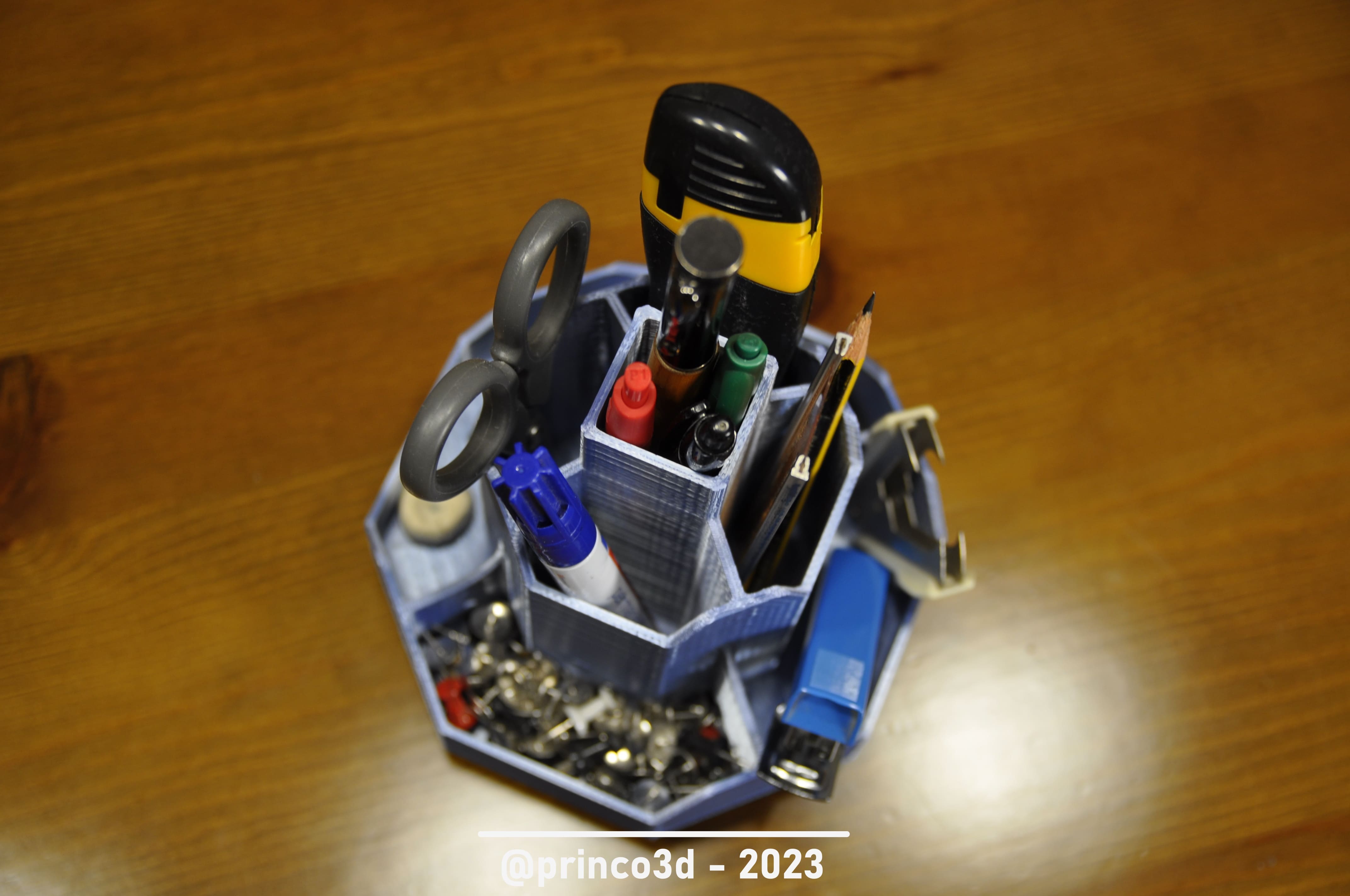 Hộp Đựng Đồ Xoay Để Bàn Làm Việc