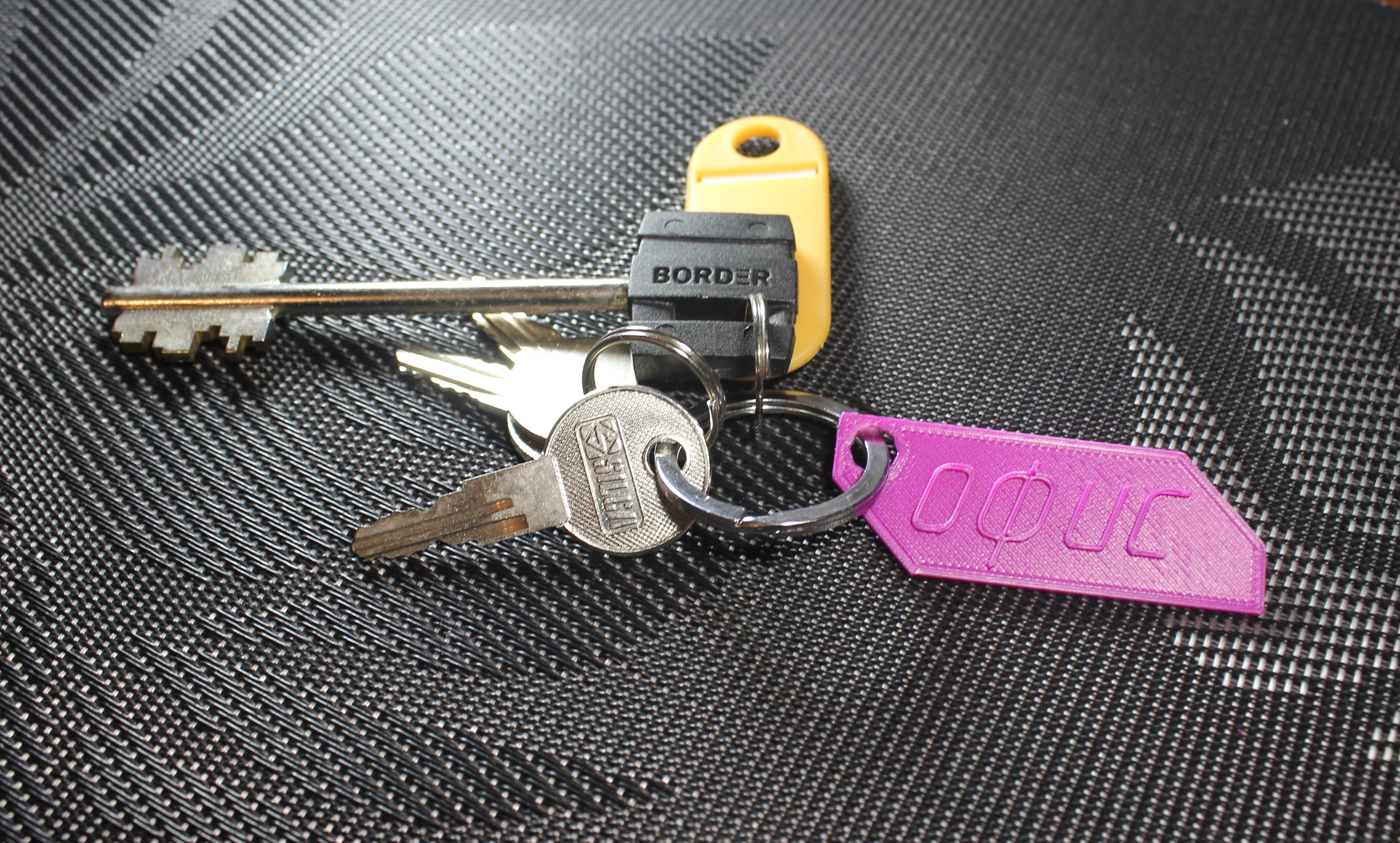 Móc khóa văn phòng: Tiếng Anh, Tiếng Nga