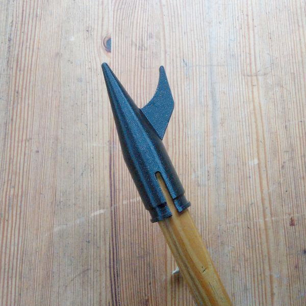 Móc treo đồ vào cán chổi