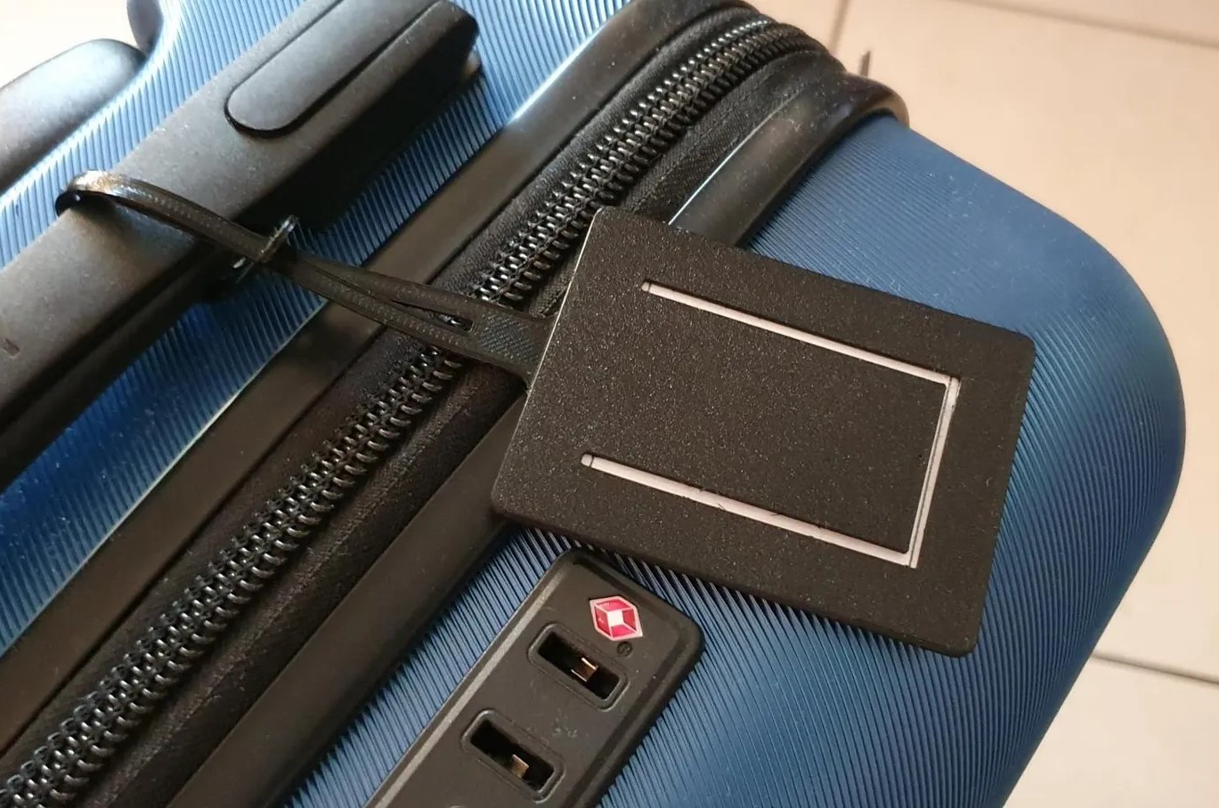 Thẻ Tên Vali Có Che Tin