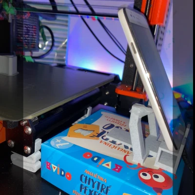 Đế giữ điện thoại có thể sạc pin khi đang đặt