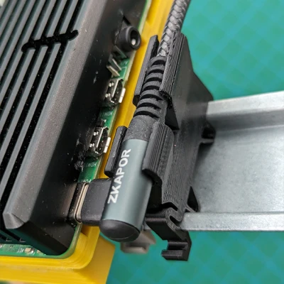 Kẹp giữ cáp USB Raspberry Pi4 trên thanh DIN
