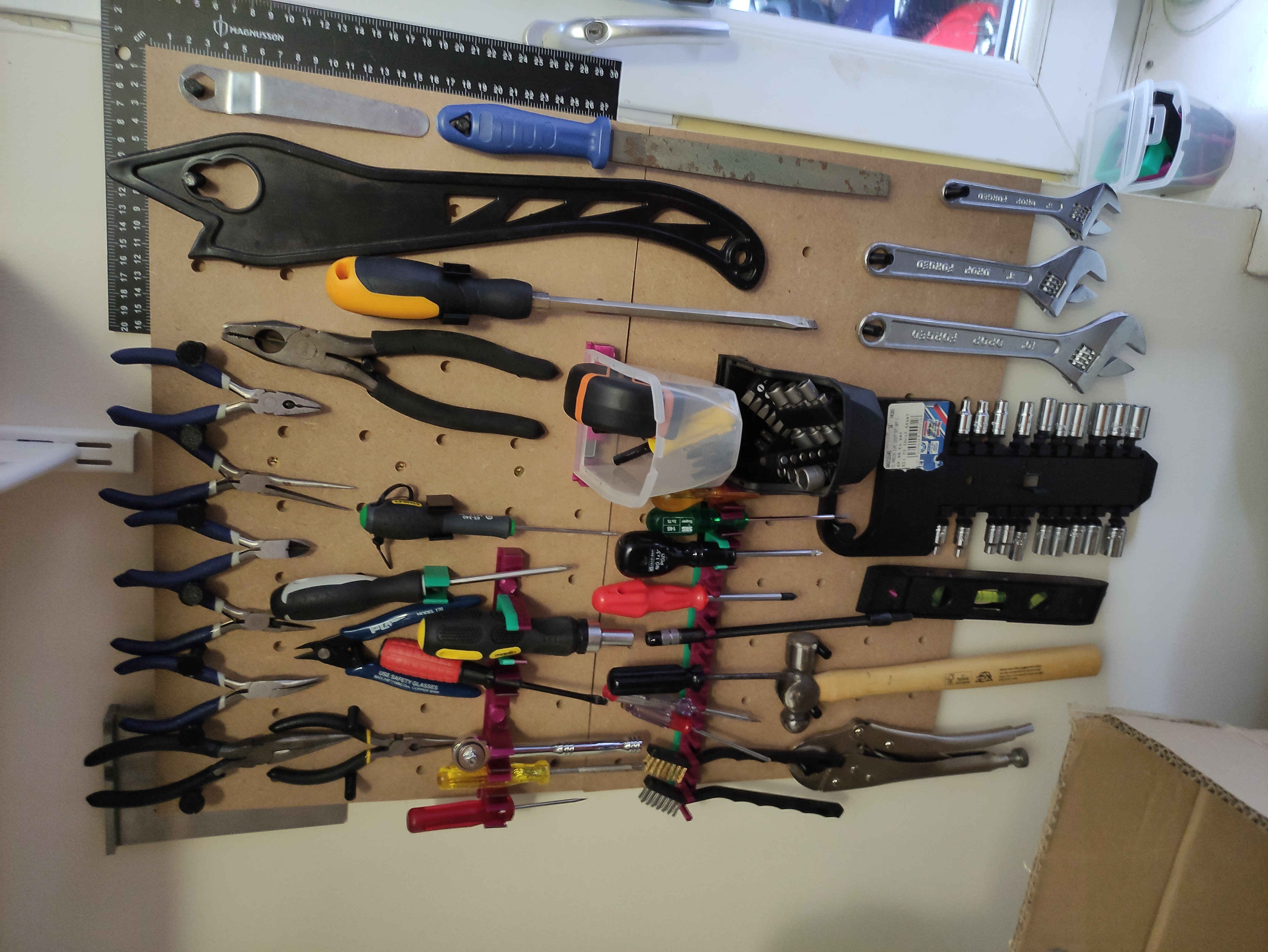 Hệ thống Peg Board Tự Làm Cho Xưởng