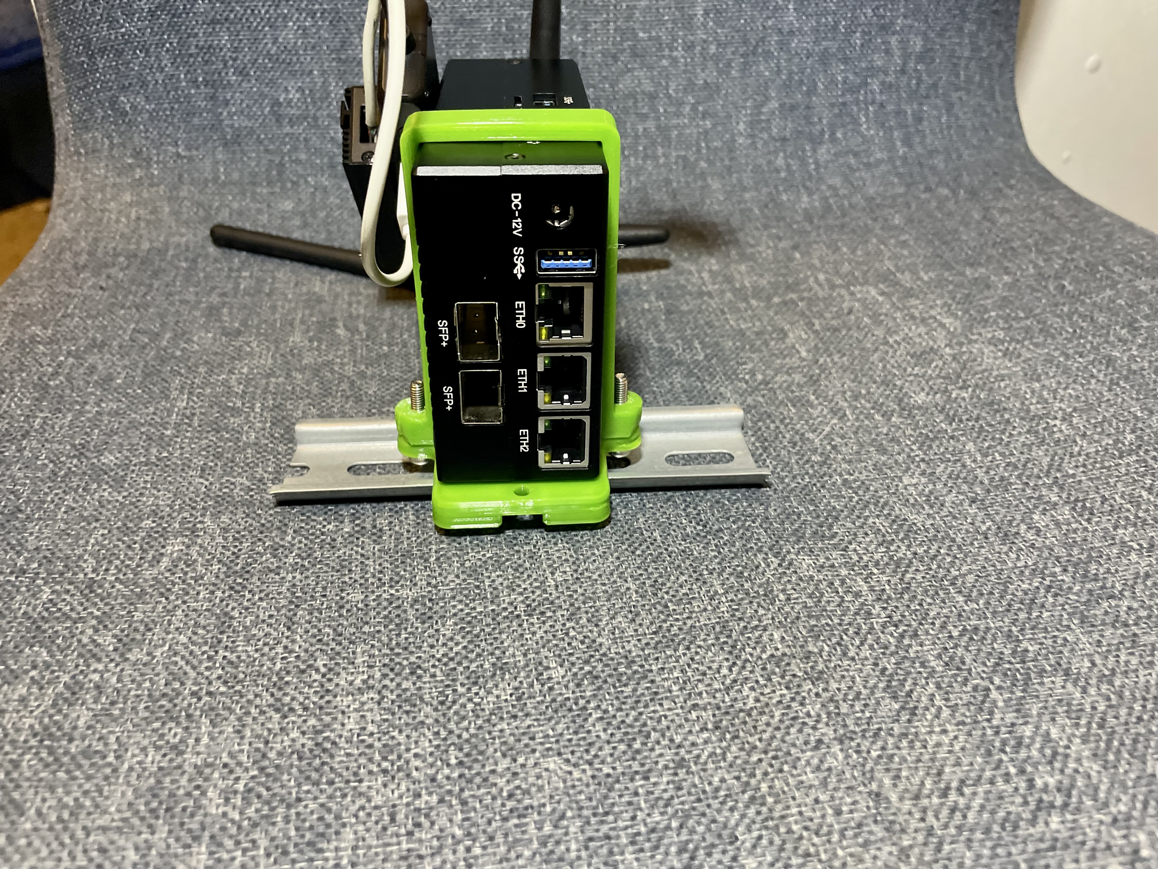 Giá đỡ thanh ray DIN cho Gowin r86s