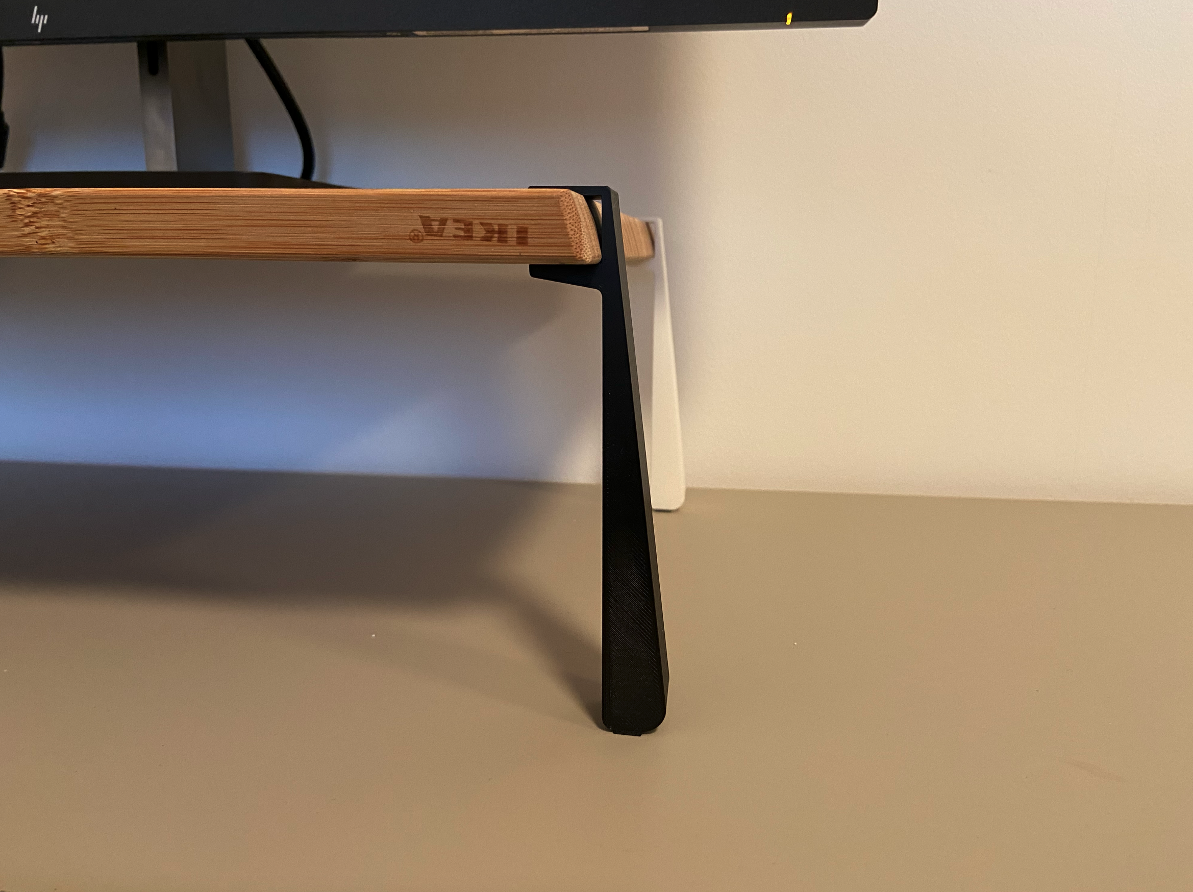 Chân Đế Màn Hình Từ Thớt Ikea