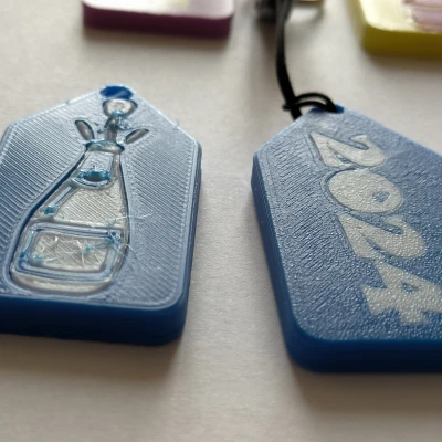 Móc Khóa 2024 Đa Sắc Có Chai