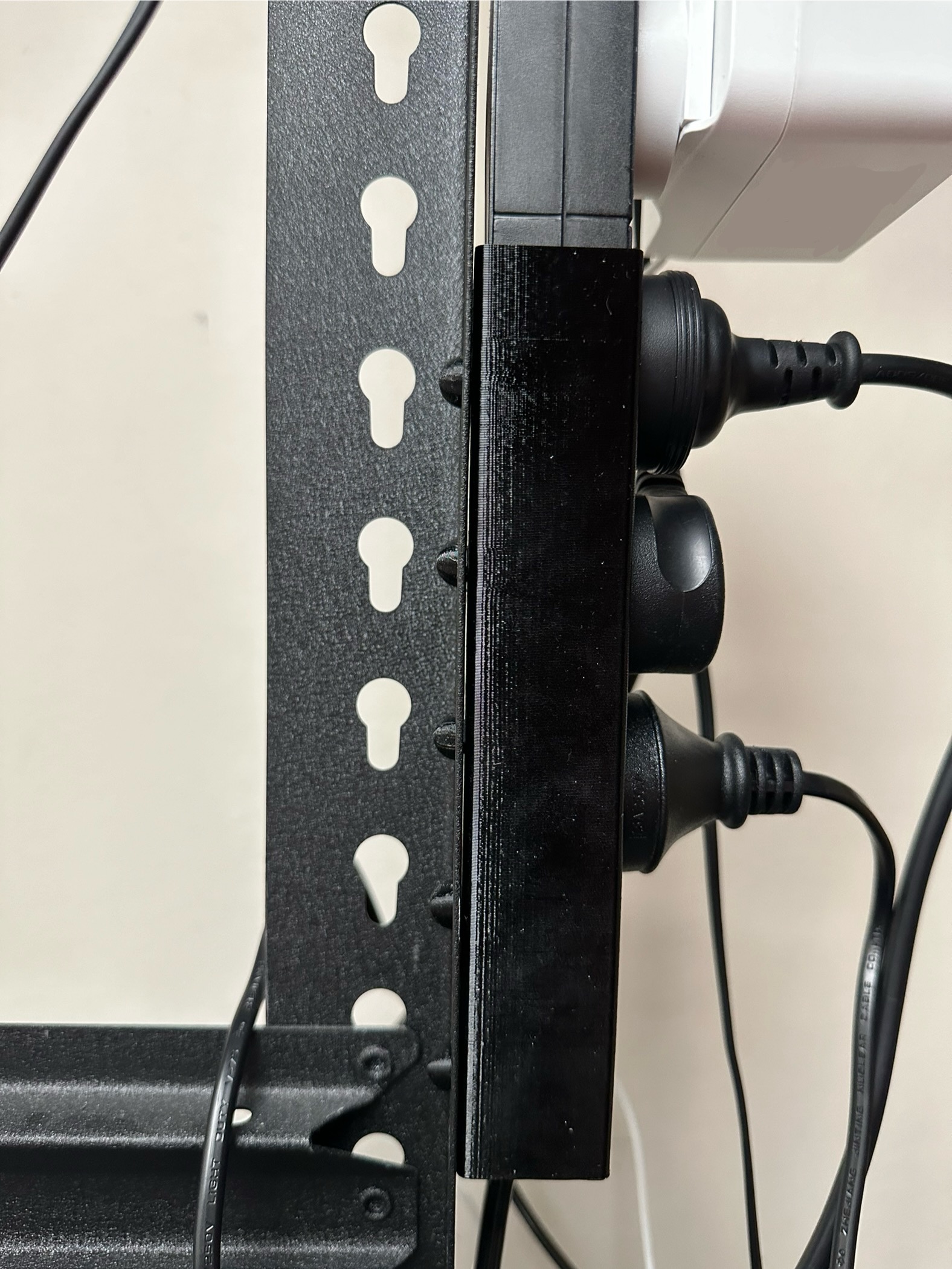 Giá đỡ gắn kệ cho Arlec Powerboard