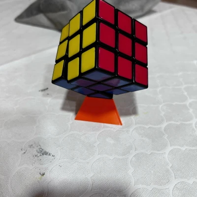 Chân đế Rubik's Cube
