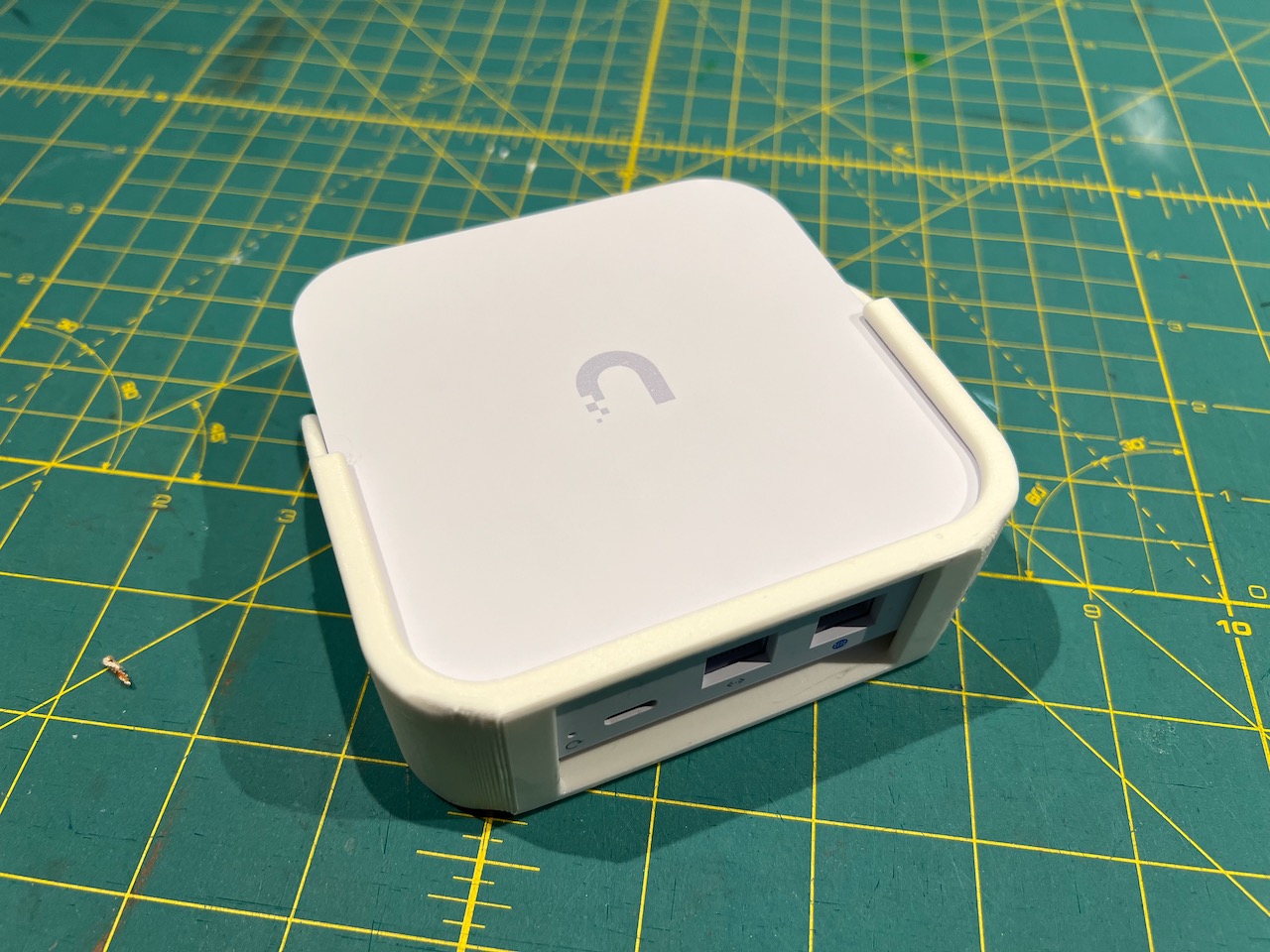 Giá Treo Tường Cho Unifi UXG Lite