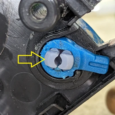 Chốt khóa đế máy hút bụi Shark