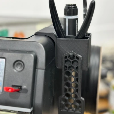 Hộp đựng dụng cụ Flashforge Adventurer 5M Pro có khe đựng keo