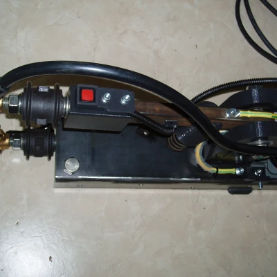 Giá đỡ cách điện M16 và nút bấm cho khung 40x20 máy hàn điểm