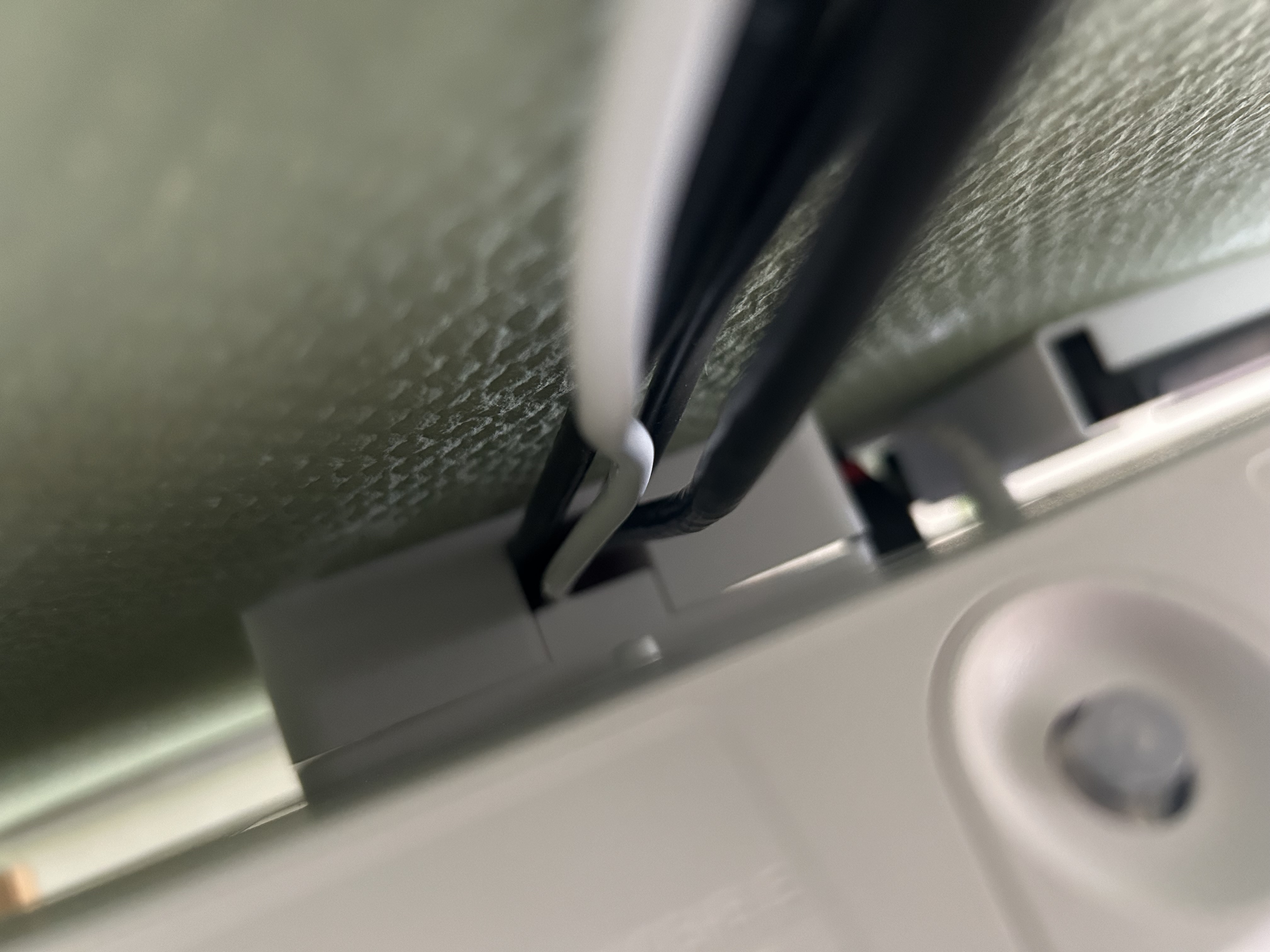 Chân Đế Vesa Mount với Hố Dây Cáp