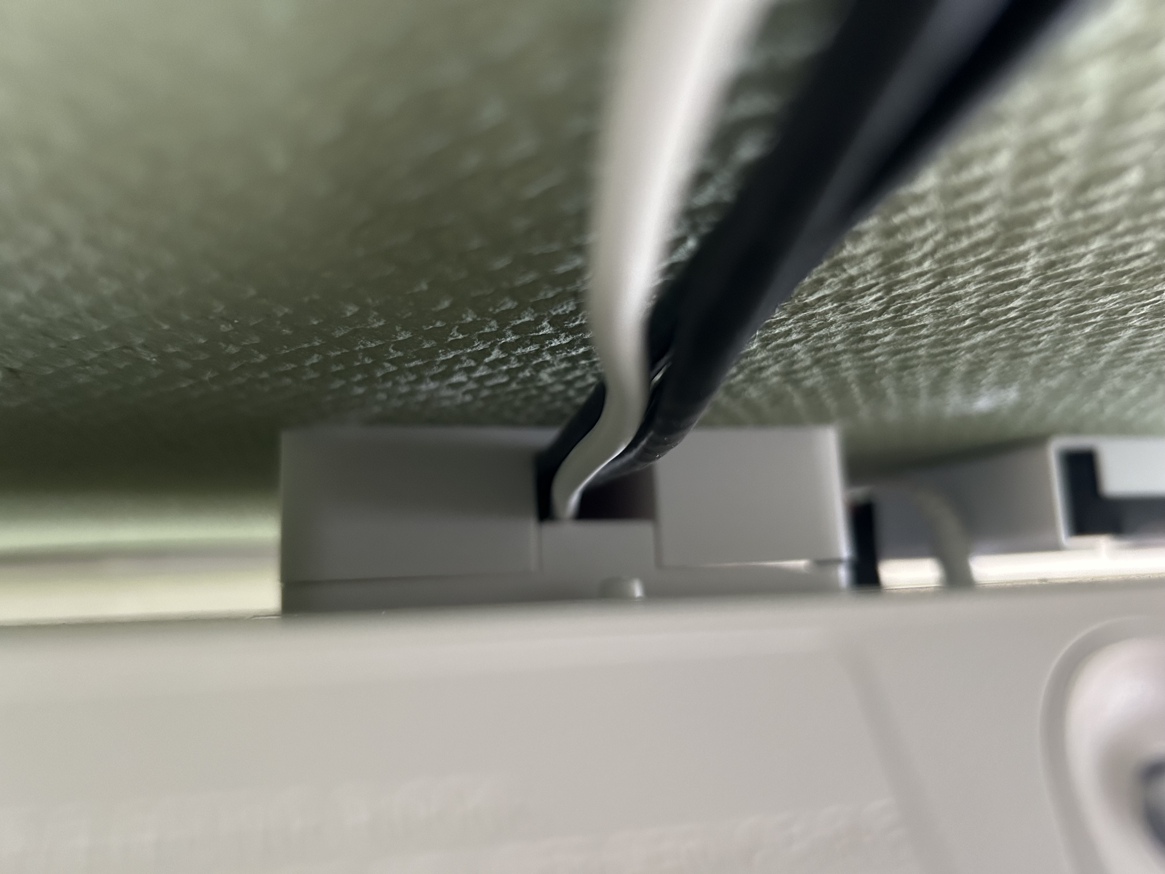 Chân Đế Vesa Mount với Hố Dây Cáp