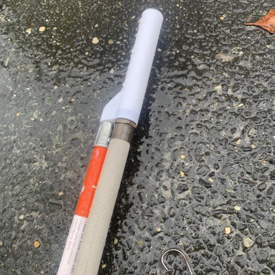 Cây chổi nước gắn vào đầu vòi nước cho rửa dưới gầm xe