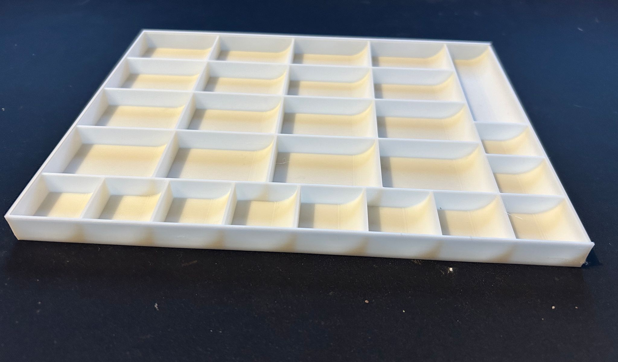 Tray Đếm Vít với Nắp Đi Tới