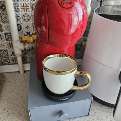 Giá đỡ máy Nescafe Dolce Gusto có khay đựng viên nang