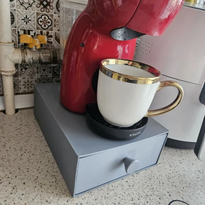 Giá đỡ máy Nescafe Dolce Gusto có khay đựng viên nang