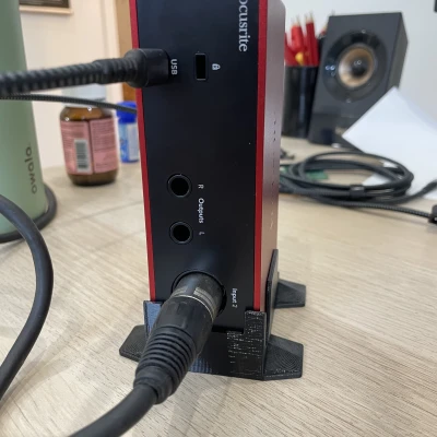 Giá Đỡ Đứng Cho Focusrite Scarlett Solo Gen 4 (USB-C)
