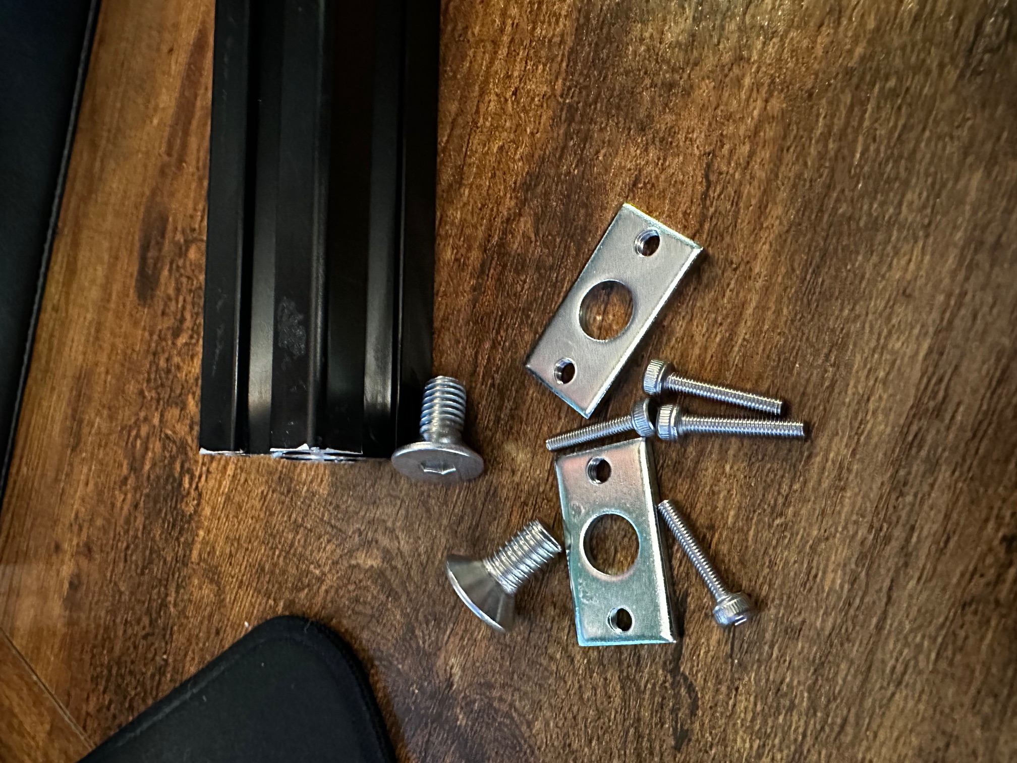 Chân đỡ Prusa XL 3030 dùng plate bắt vít M4 dự phòng