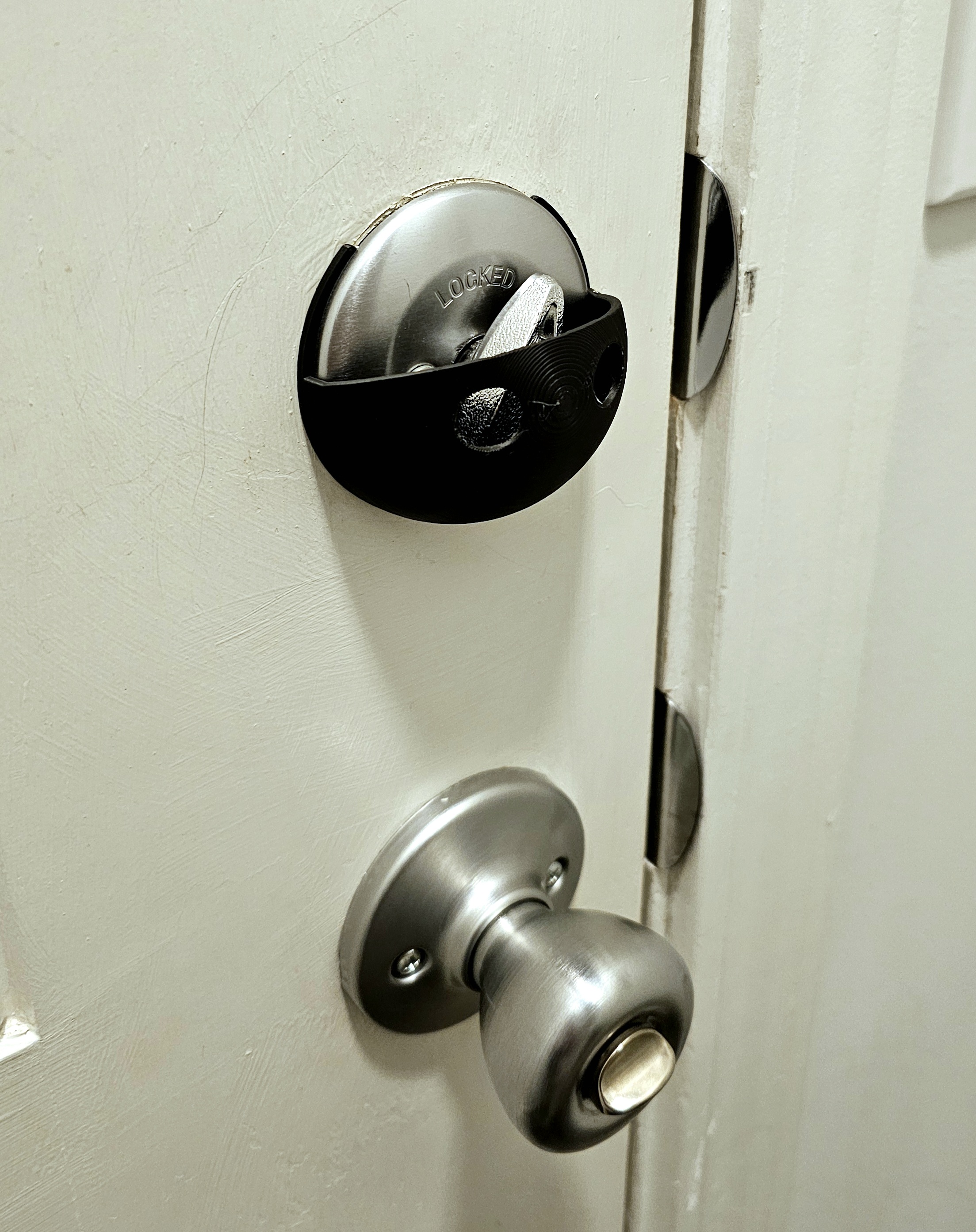 Vỏ che ổ khóa chống trẻ em