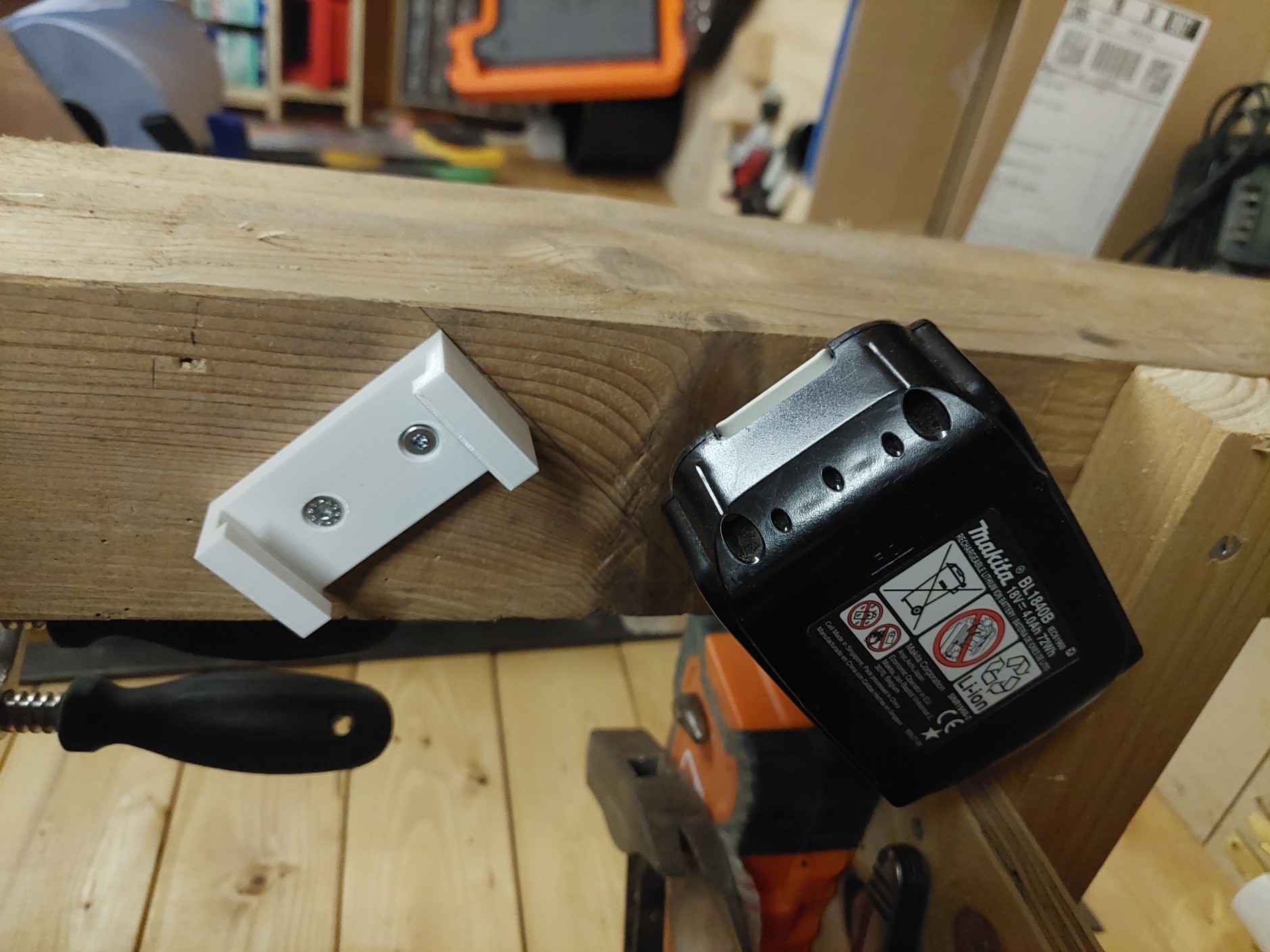 Giá đỡ pin Makita 18V