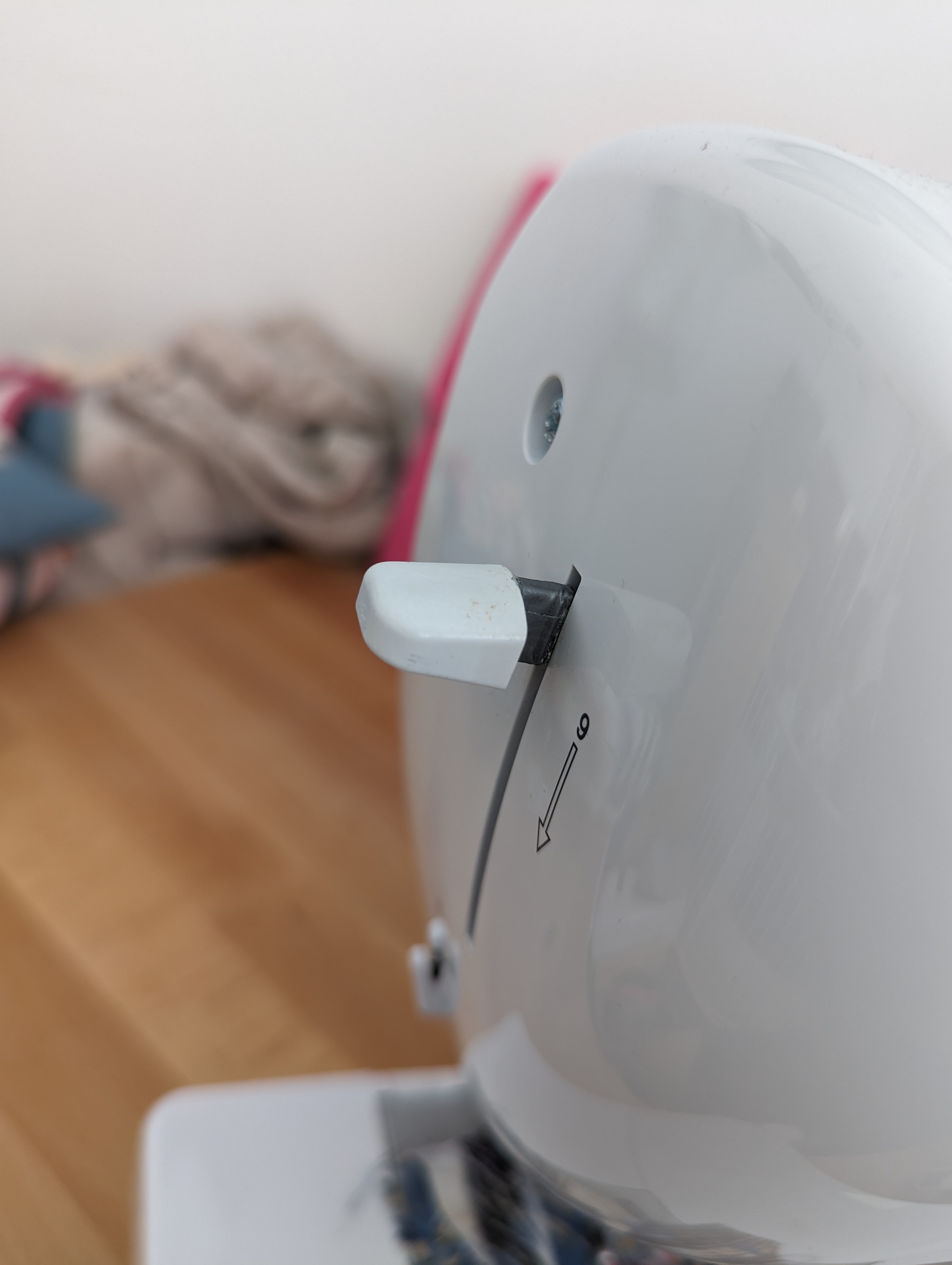 Núm xỏ kim cho máy may Brother Innov-is F400