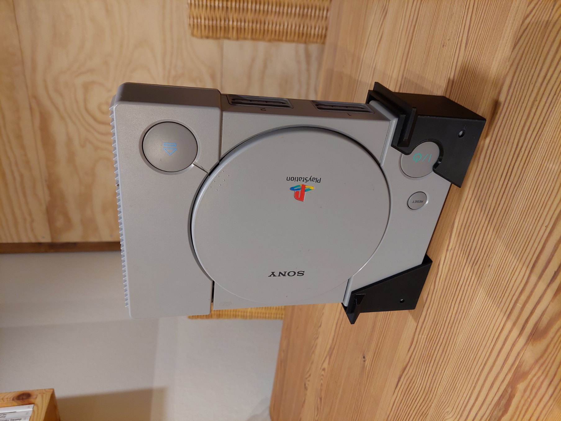 Giá treo tường cho Playstation 1