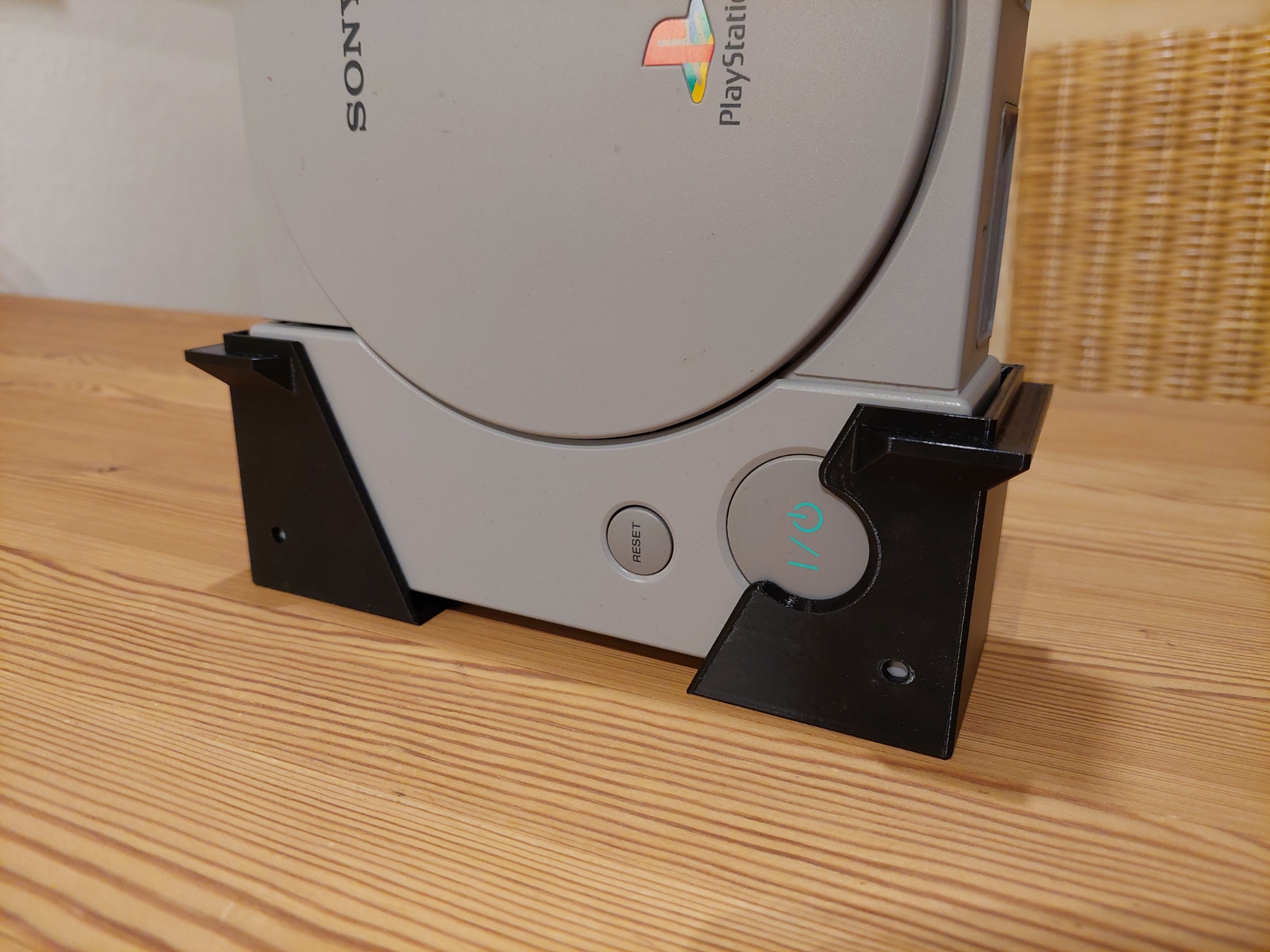 Giá treo tường cho Playstation 1