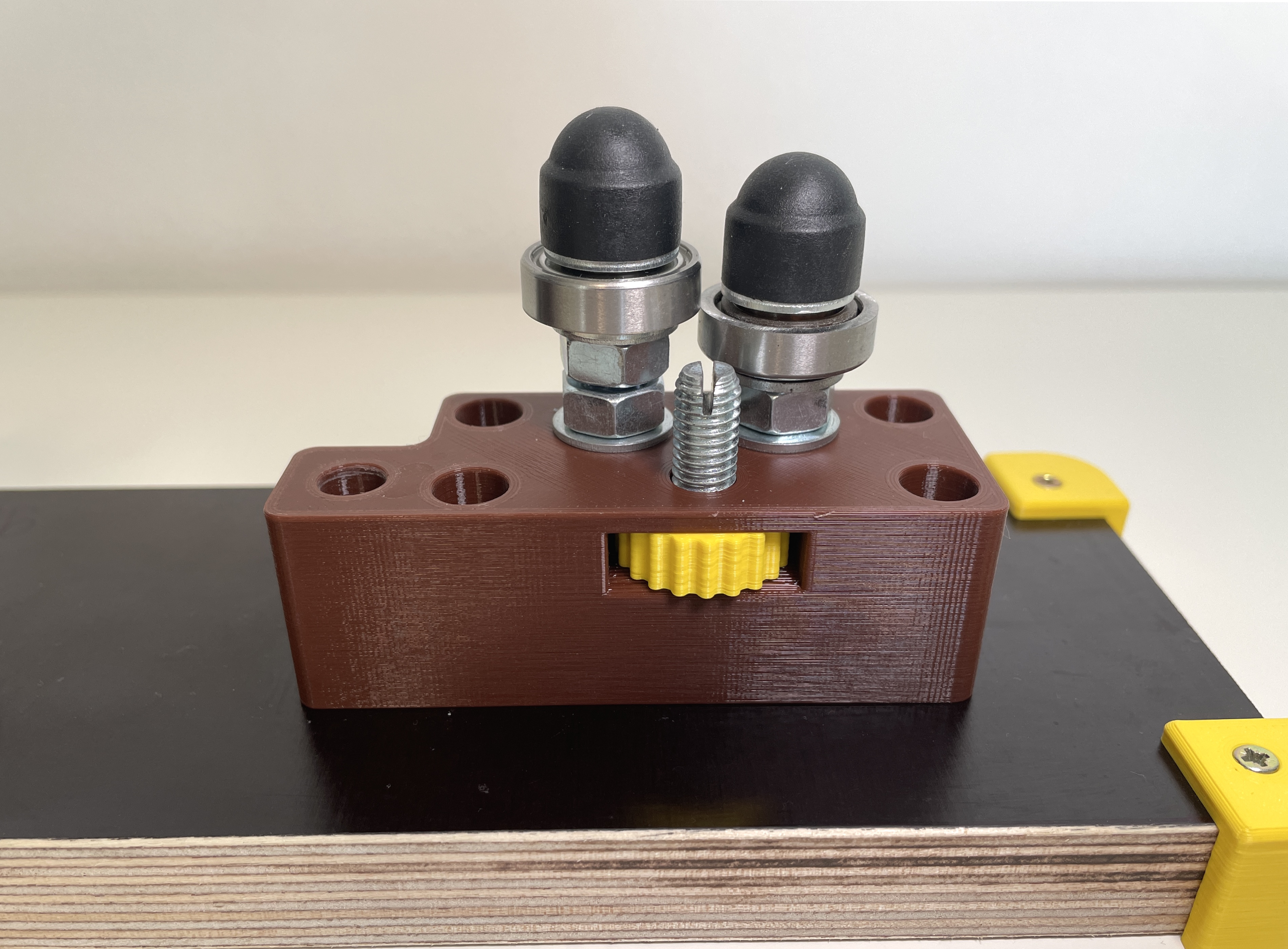 Máy Cắt Chai PET Có Vòng Bi