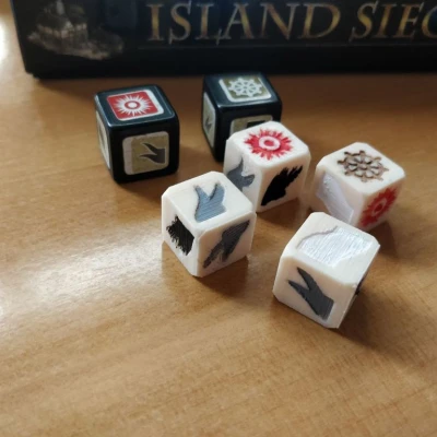 Xúc Xắc Island Siege Khắc 16mm