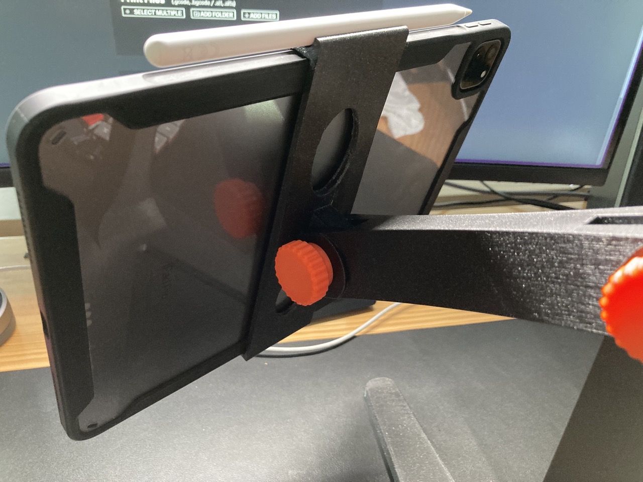 Giá đỡ iPad Pro kèm ốp lưng