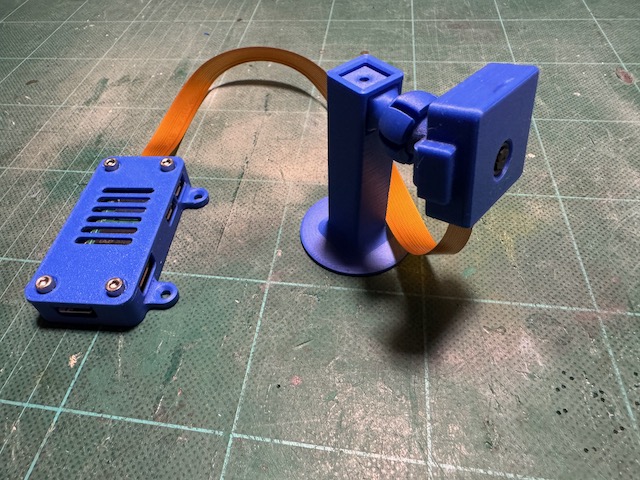 Vỏ Raspberry Pi Zero 2W và chân đế camera xoay