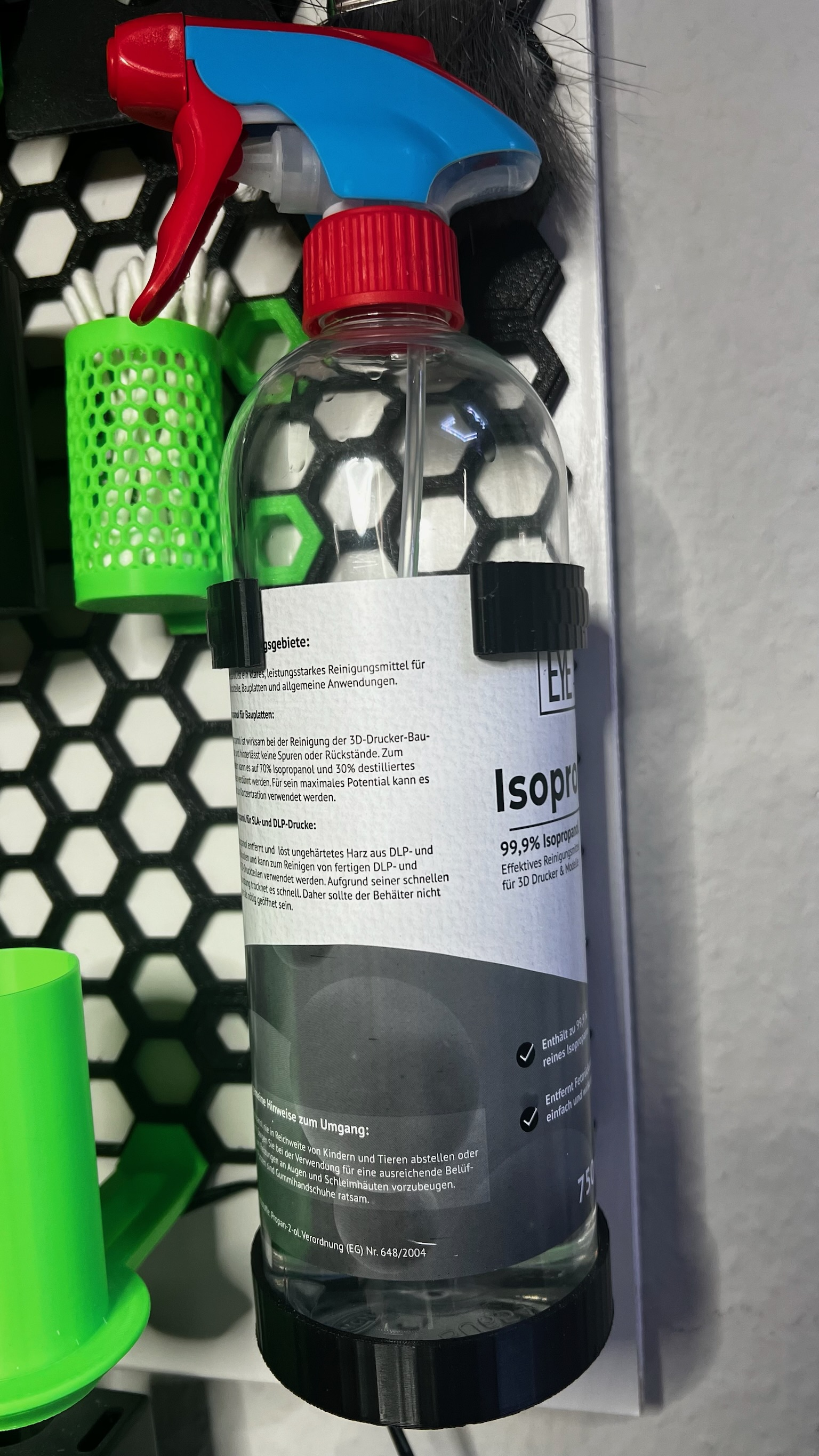 Kệ giữ chai xịt cồn kiểu tổ ong