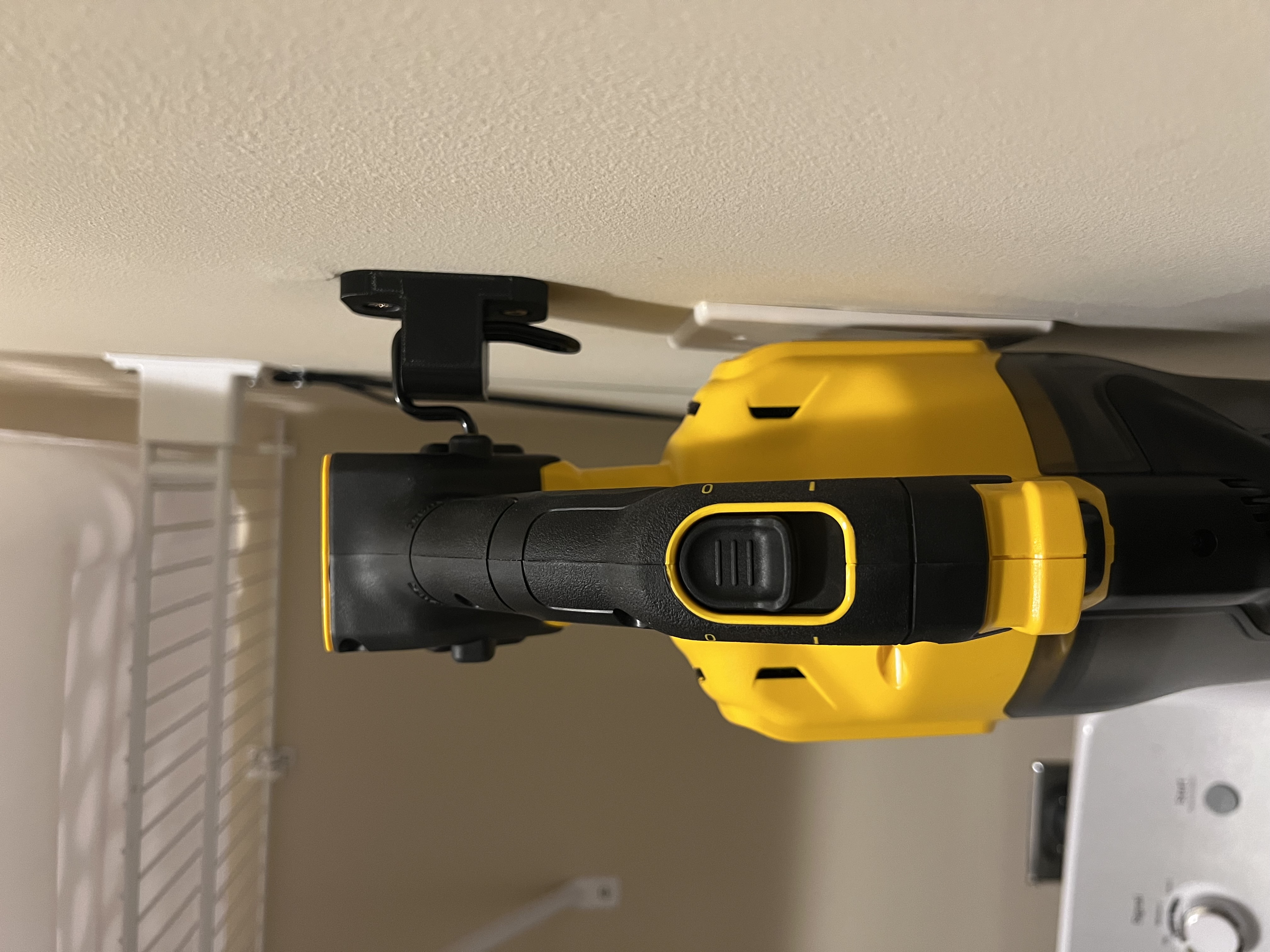 Giá Treo Tường Đơn Giản Cho Máy Hút Bụi Dewalt
