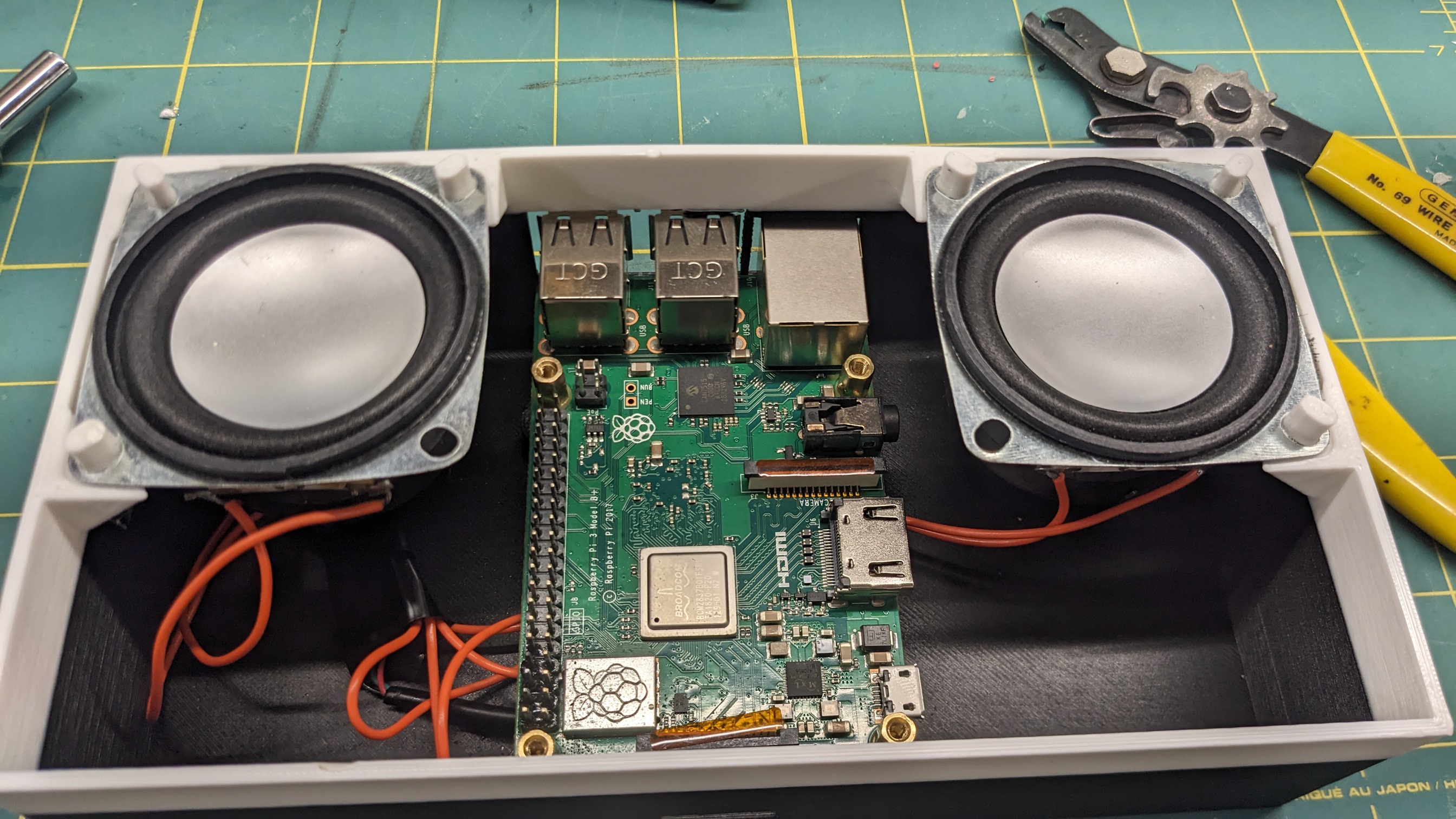 Vỏ case cho Raspberry Pi kèm loa